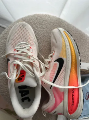 Used Nike Vomero 18 bike — image 7 of 8