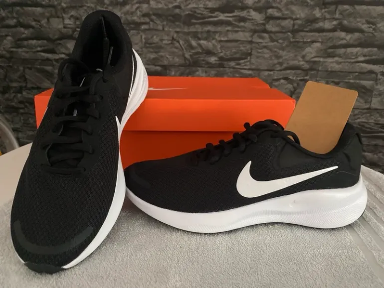 Nike Revolution 6 bike d'occasion — image 3 sur 3