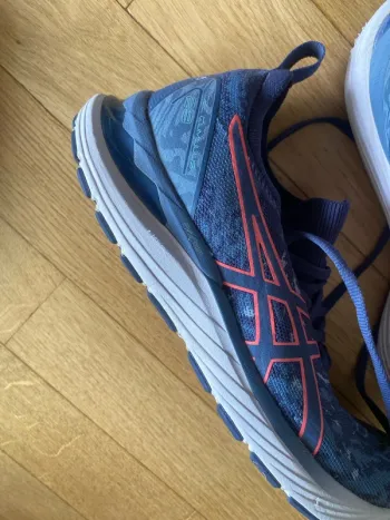 Used Scarpa Gel Cumulus Running Shoes