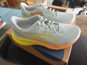 Used Asics GT 1000 Paris Running Shoes