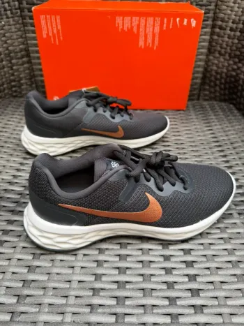 Käytetty Nike Revolution 6 Running Shoes