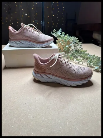 Used Rose Clifton 7 Running Shoes
