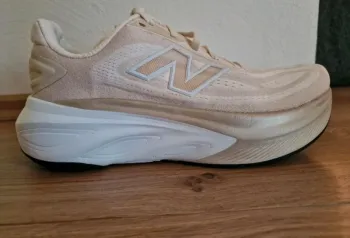 Used New Balance Fresh Foam X More v6 bike — image 3 of 6