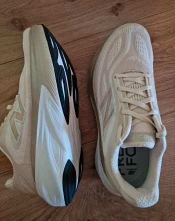 Used New Balance Fresh Foam X More v6 bike — image 4 of 6