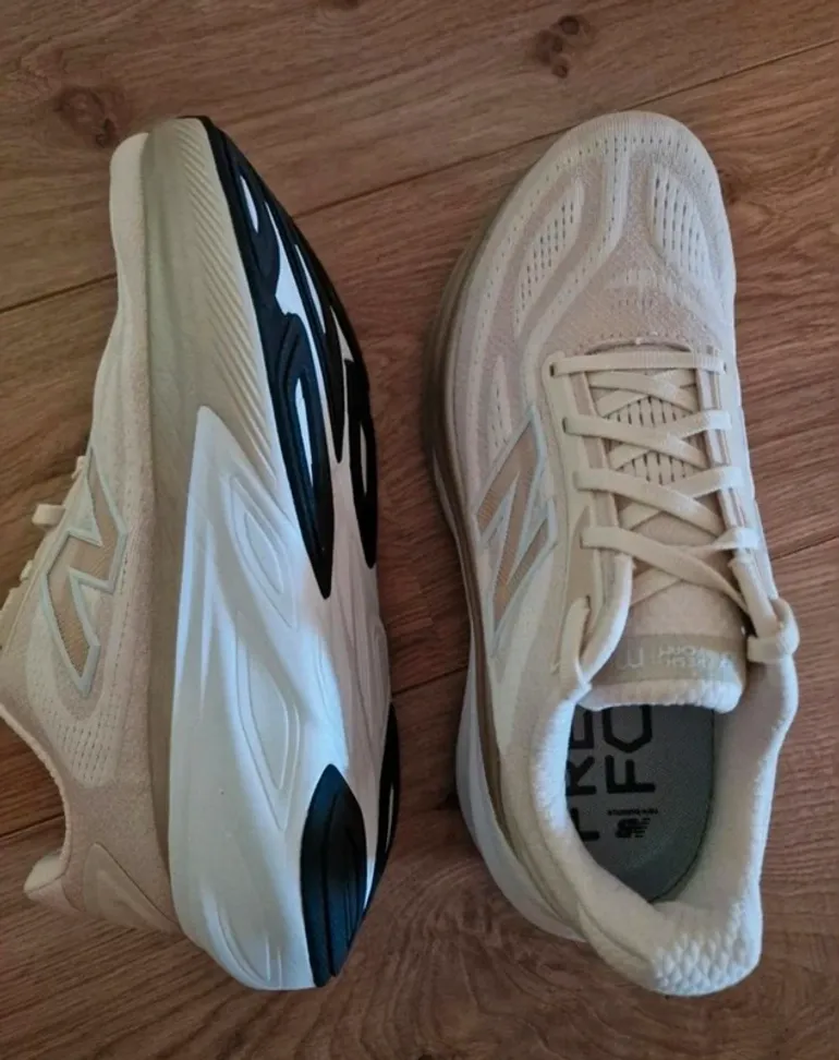 Used New Balance Fresh Foam X More v6 bike — image 4 of 6