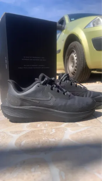Käytetty Pegasus Air Zoom Shield Running Shoes