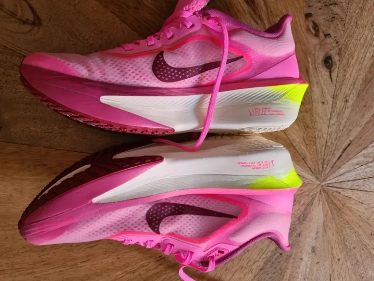 Rose Nike Fly6 bike d'occasion — image 2 sur 15