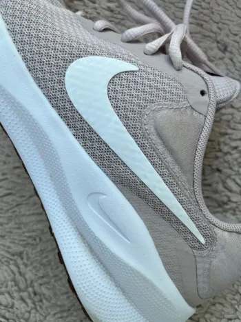 White Nike Revolution 7 bike d'occasion — image 7 sur 10