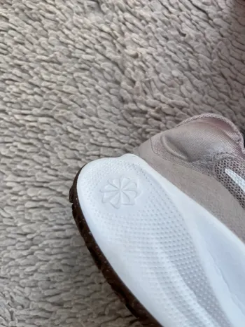 White Nike Revolution 7 bike d'occasion — image 6 sur 10