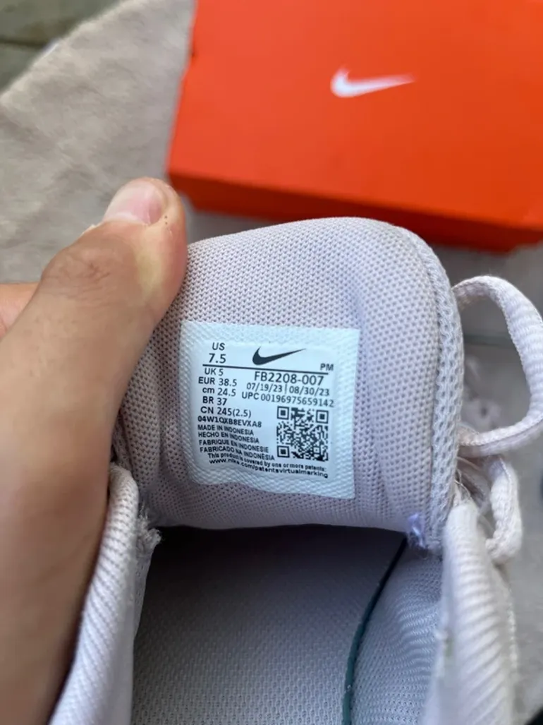 White Nike Revolution 7 bike d'occasion — image 8 sur 10