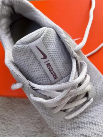 White Nike Revolution 7 bike d'occasion — image 9 sur 10