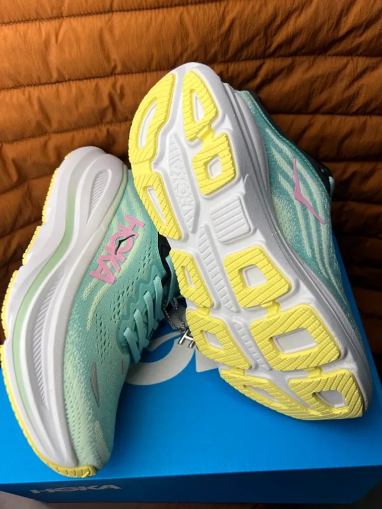 Tweedehands Hoka Shoes Size 38 bike — afbeelding 2 van 12