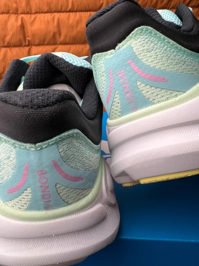 Tweedehands Hoka Shoes Size 38 bike — afbeelding 7 van 12