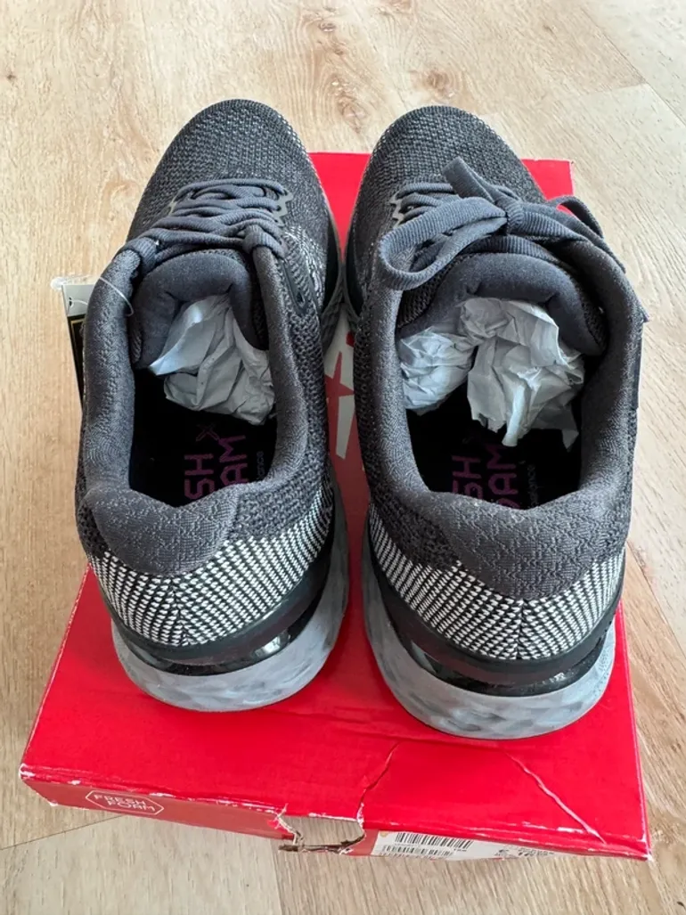 Used New Balance Fresh Foam bike — image 4 of 7