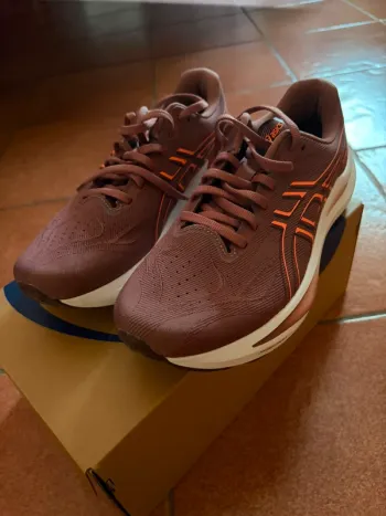 Used Asics GT 2000 14 Running Shoes