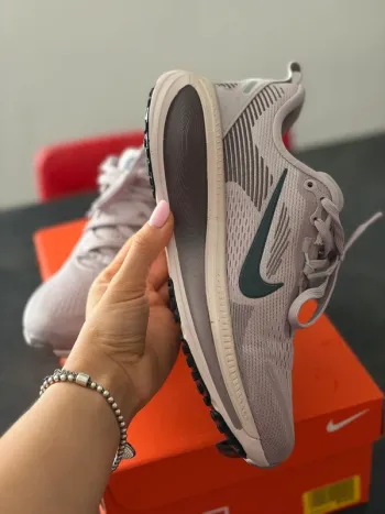 Tweedehands Nike Vomero 18 bike — afbeelding 2 van 5