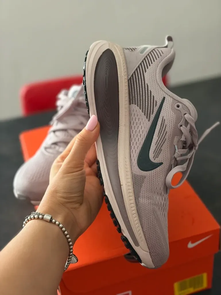 Tweedehands Nike Vomero 18 bike — afbeelding 2 van 5