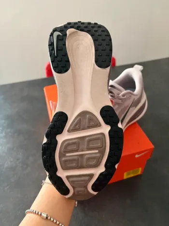Tweedehands Nike Vomero 18 bike — afbeelding 3 van 5