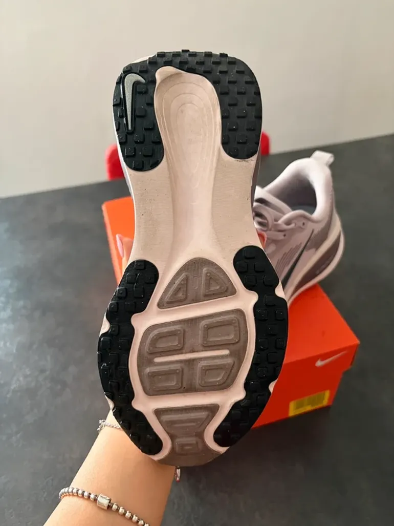 Tweedehands Nike Vomero 18 bike — afbeelding 3 van 5