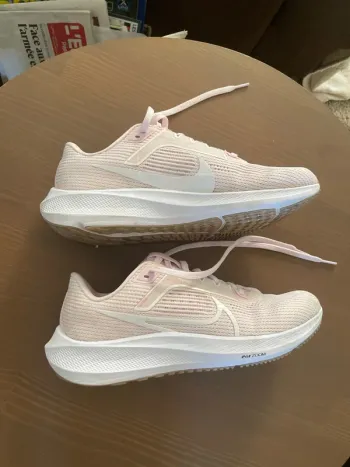 Used Pegasus 40 Running Shoes