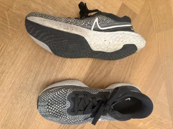 Used White Nike ZoomX Invincible Run Flyknit bike — image 4 of 4