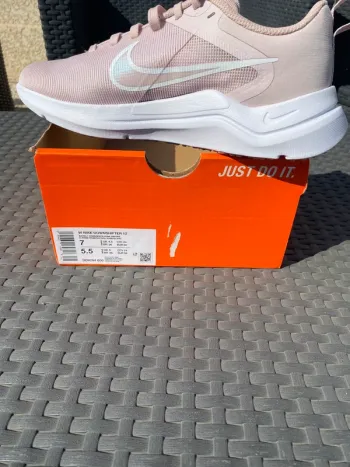 Używany Nike Downshifter 12 Running Shoes