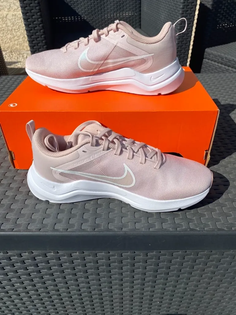 Tweedehands Nike Downshifter 12 bike — afbeelding 2 van 12