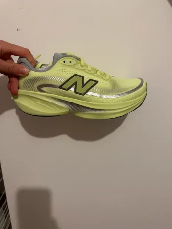 New Balance Basket Running Shoes usato