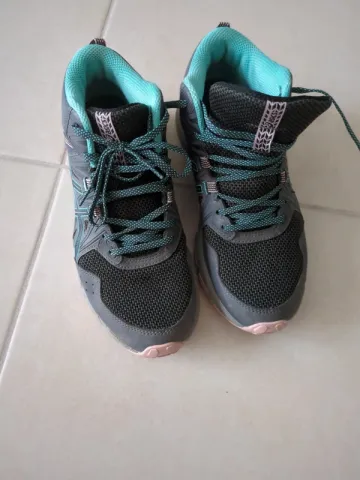 Used Asics Trailrunning Schuhe montante Running Shoes