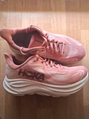 Used Rose Clifton 10 Running Shoes