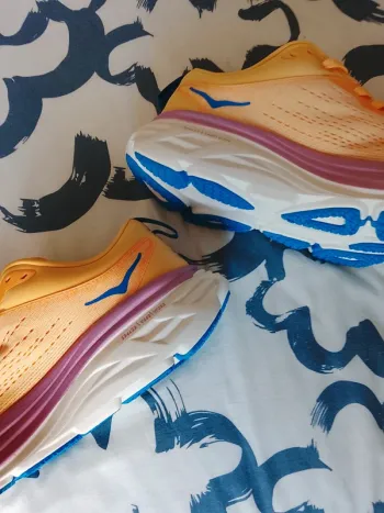 Hoka Bondi 8 bike d'occasion — image 3 sur 3