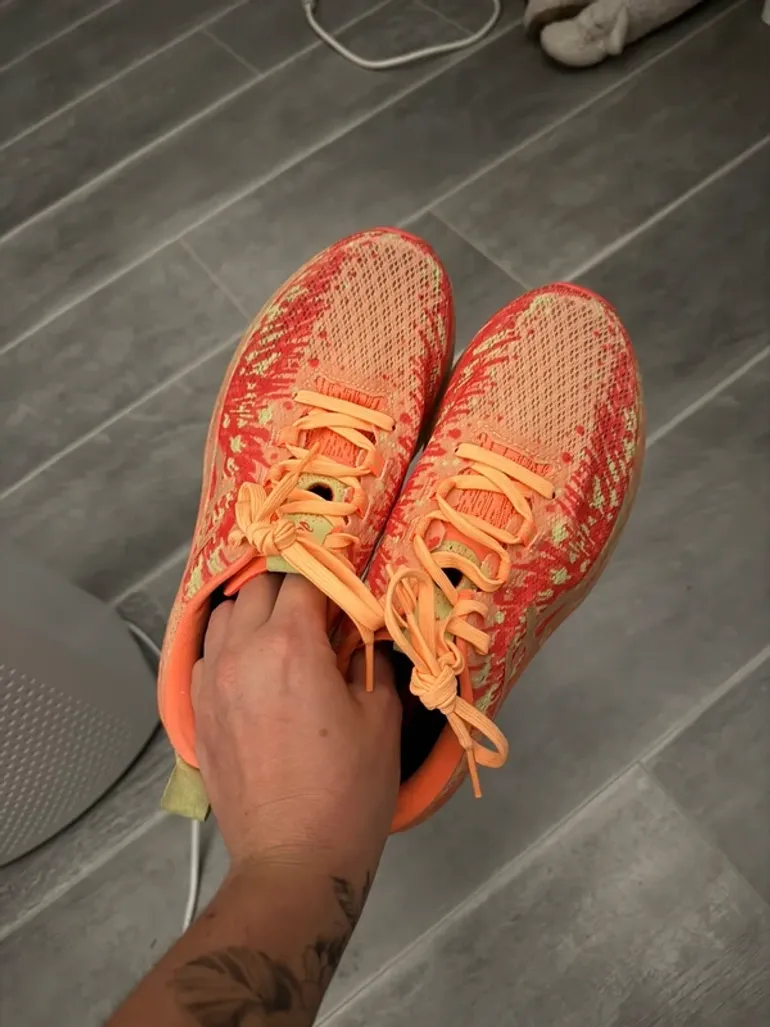 Used Asics Running Shoes bike — image 2 of 5