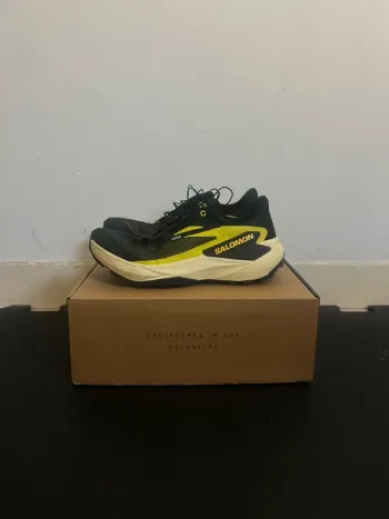 Used Genesis 2 Running Shoes
