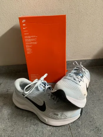 Nike Journey Running Shoes d'occasion