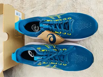 Used Premium Gel-Kayano 32 bike — image 3 of 5