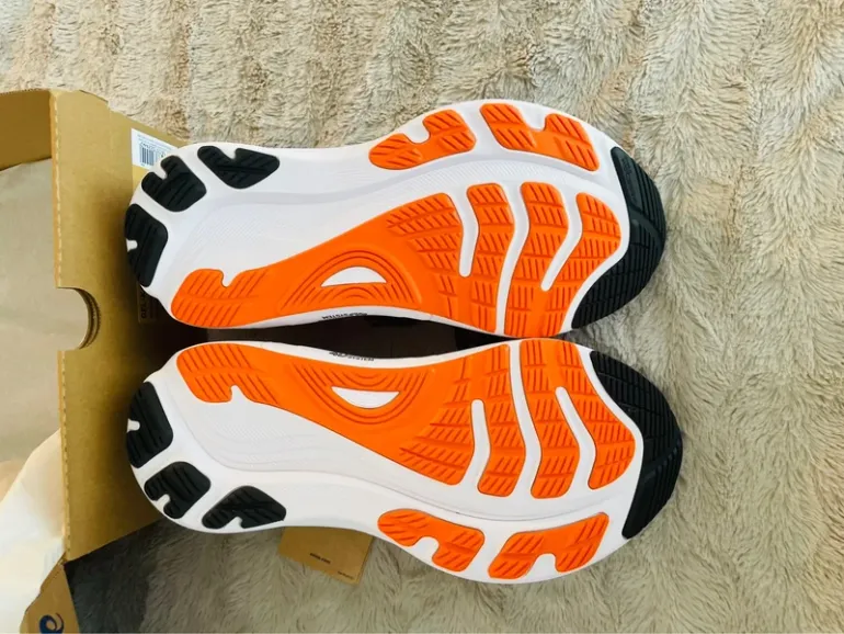 Used Premium Gel-Kayano 32 bike — image 4 of 5