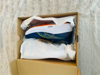 Used Premium Gel-Kayano 32 bike — image 2 of 5