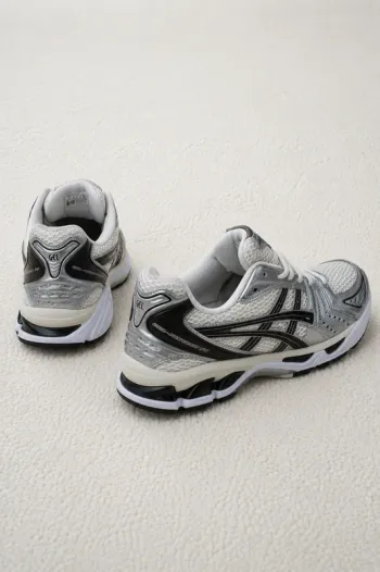 Clean Gel Kayano 14 bike d'occasion — image 2 sur 4