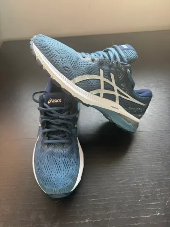 Used Asics Sneakers bike — image 4 of 4
