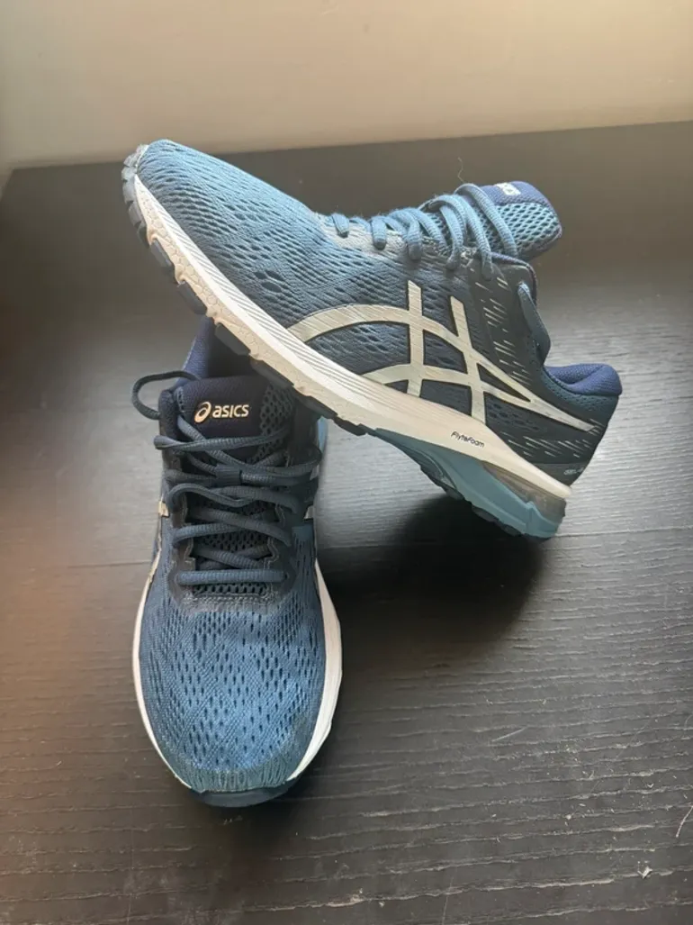 Used Asics Sneakers bike — image 4 of 4