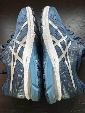 Used Asics Sneakers bike — image 2 of 4