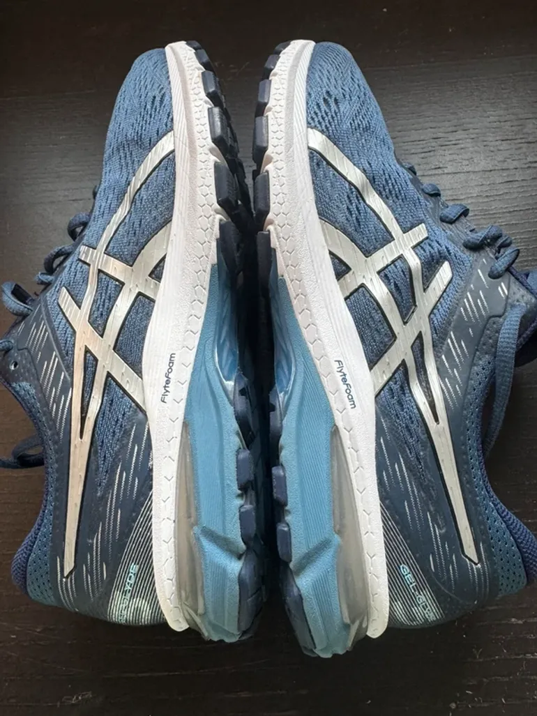 Used Asics Sneakers bike — image 2 of 4