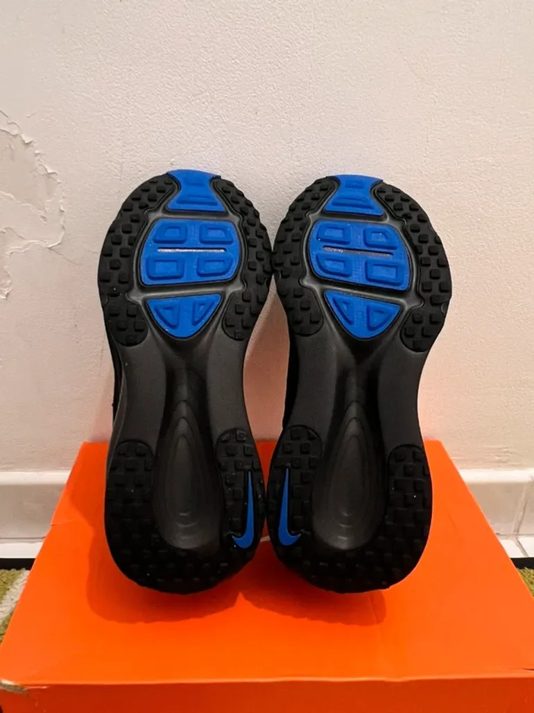 Used Nike Vomero 18 bike — image 8 of 8