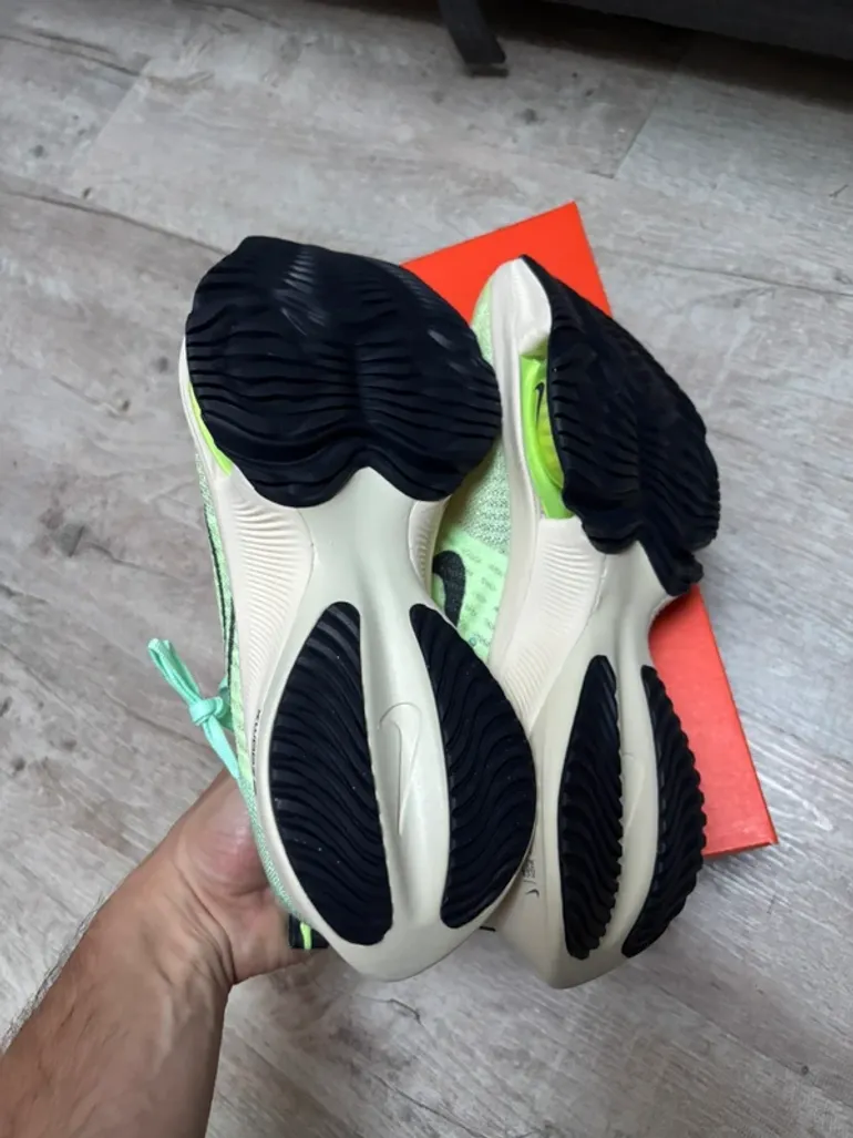 Tweedehands Nike Air Zoom Tempo Next% bike — afbeelding 3 van 5