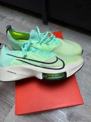 Tweedehands Nike Air Zoom Tempo Next% bike — afbeelding 2 van 5