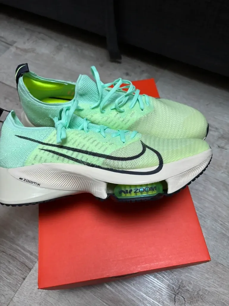 Tweedehands Nike Air Zoom Tempo Next% bike — afbeelding 2 van 5