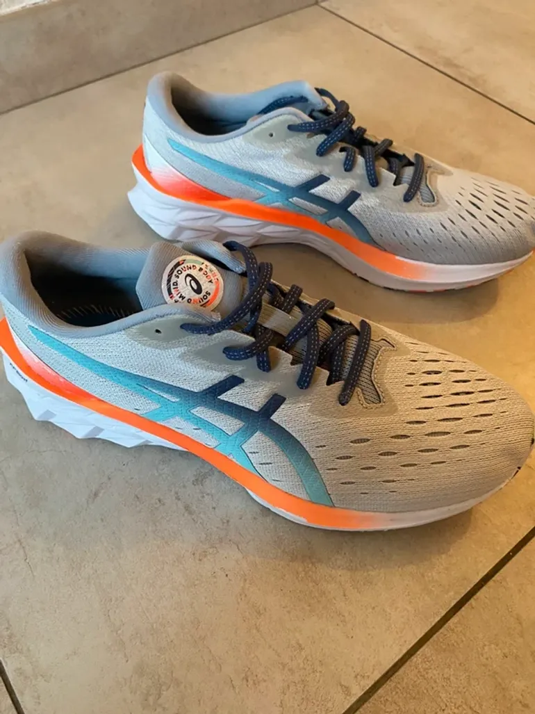 Used Asics Novablast 2 – Celebration of Sport Pack 2021 bike — image 3 of 8