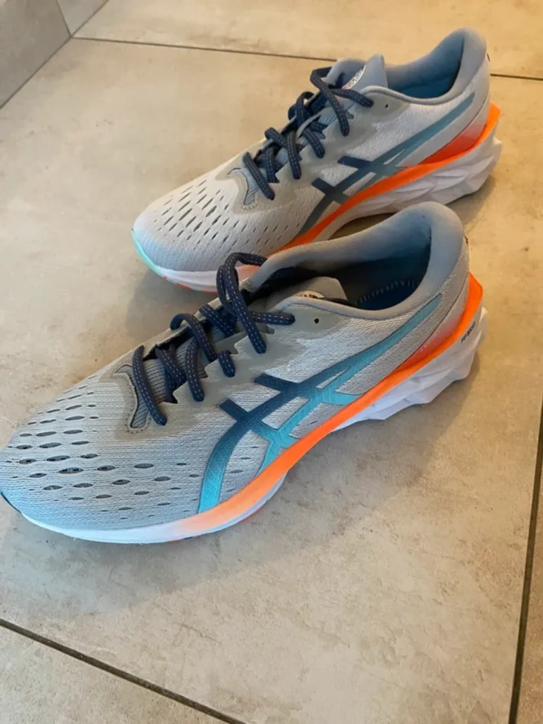 Used Asics Novablast 2 – Celebration of Sport Pack 2021 bike — image 4 of 8