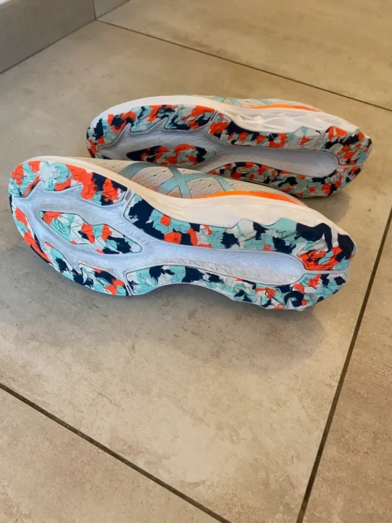 Used Asics Novablast 2 – Celebration of Sport Pack 2021 bike — image 6 of 8