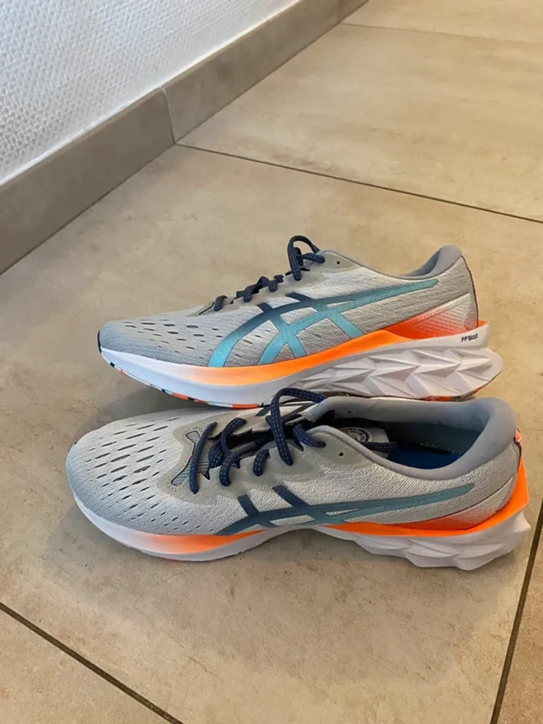 Used Asics Novablast 2 – Celebration of Sport Pack 2021 bike — image 2 of 8